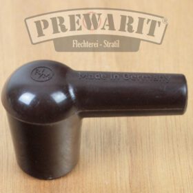 Seitliche Ansicht eines unpolierten Kerzenstecker aus braunem Bakelit im Patina Look, der nicht entstört ist.