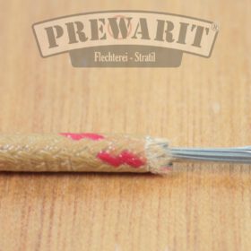 Eine 1.5mm² KFZ-Leitung mit braunem und rotem Garn umflochten, sowie einer klaren, seidenglänzenden Beschichtung. Dieses Produkt ist aus unserer Produktkategorie Multicolor Lackkabel für Motorräder.